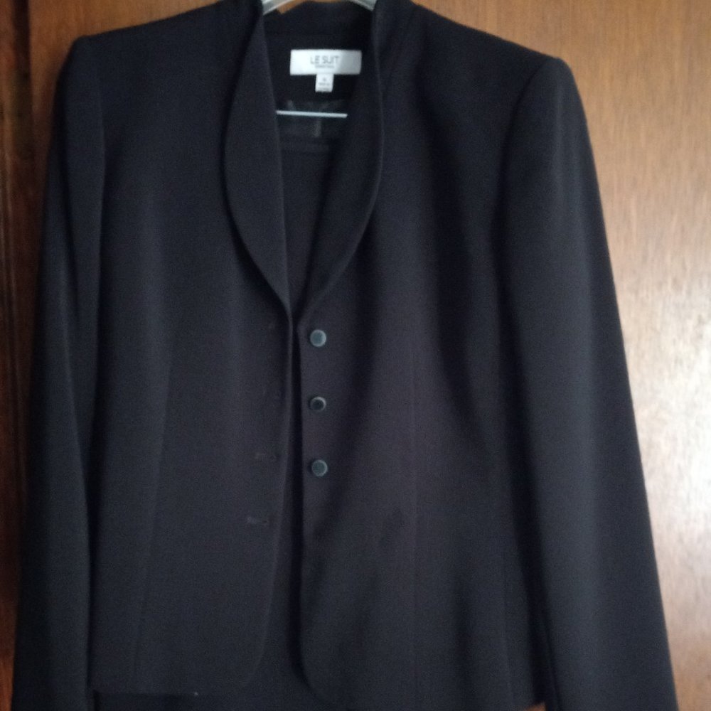 LeSuit Essentials 2 piece Skirt Suit Size 14 Black